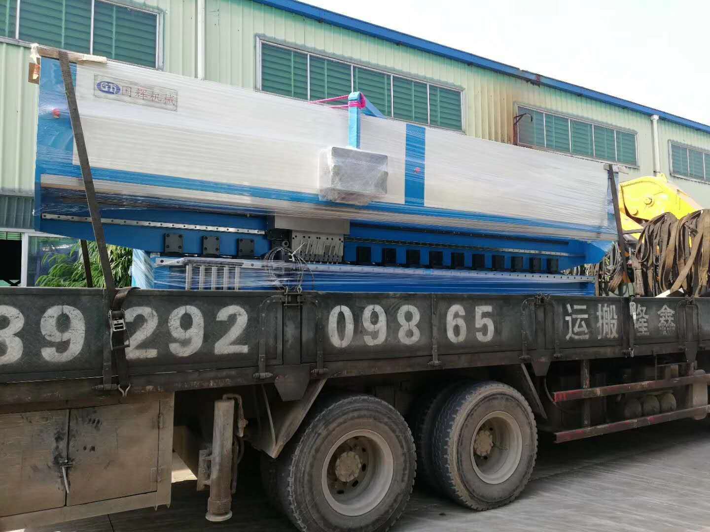 兩臺刨槽機(jī)一臺折彎機(jī)同時發(fā)往佛山中山客戶
